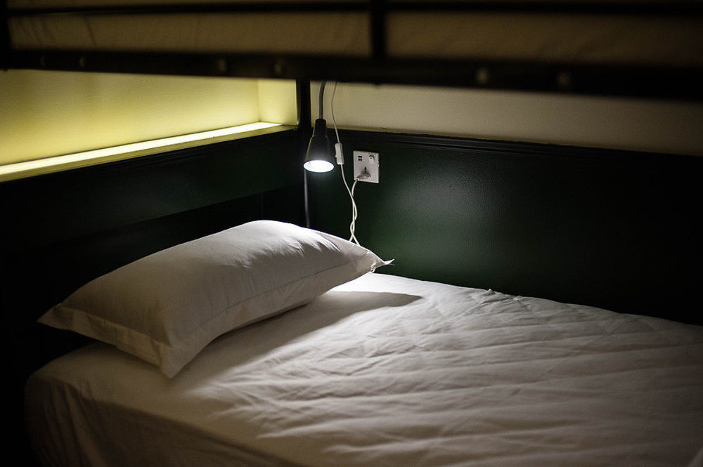 The Motley House Hostel Банкок Екстериор снимка