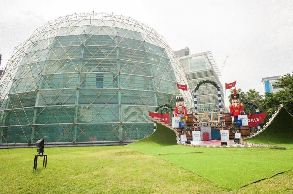 The Motley House Hostel Банкок Екстериор снимка