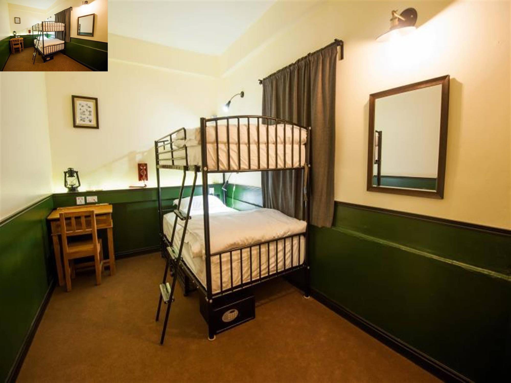 The Motley House Hostel Банкок Екстериор снимка
